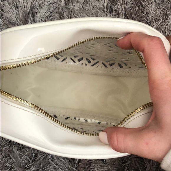 TORY BURCH COSMETIC CASE - Picture 2 of 3
